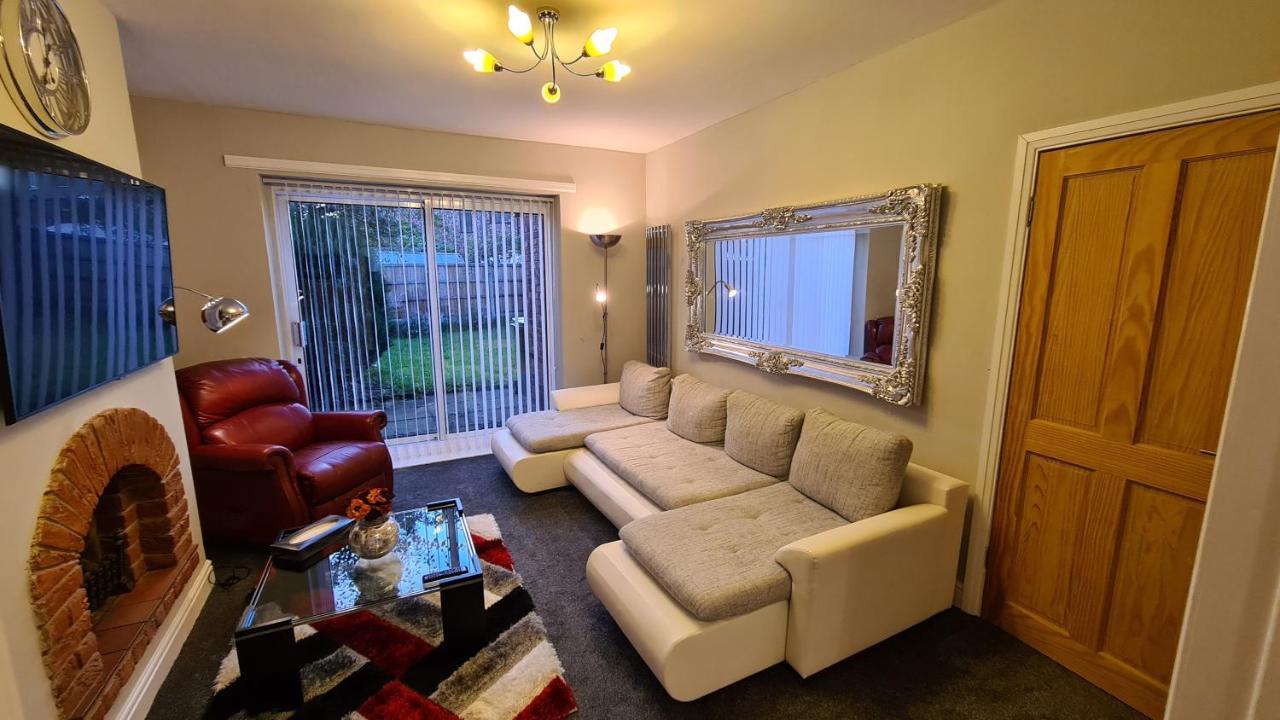 Stunning Holiday Home. Free Parking. Mánchester Exterior foto