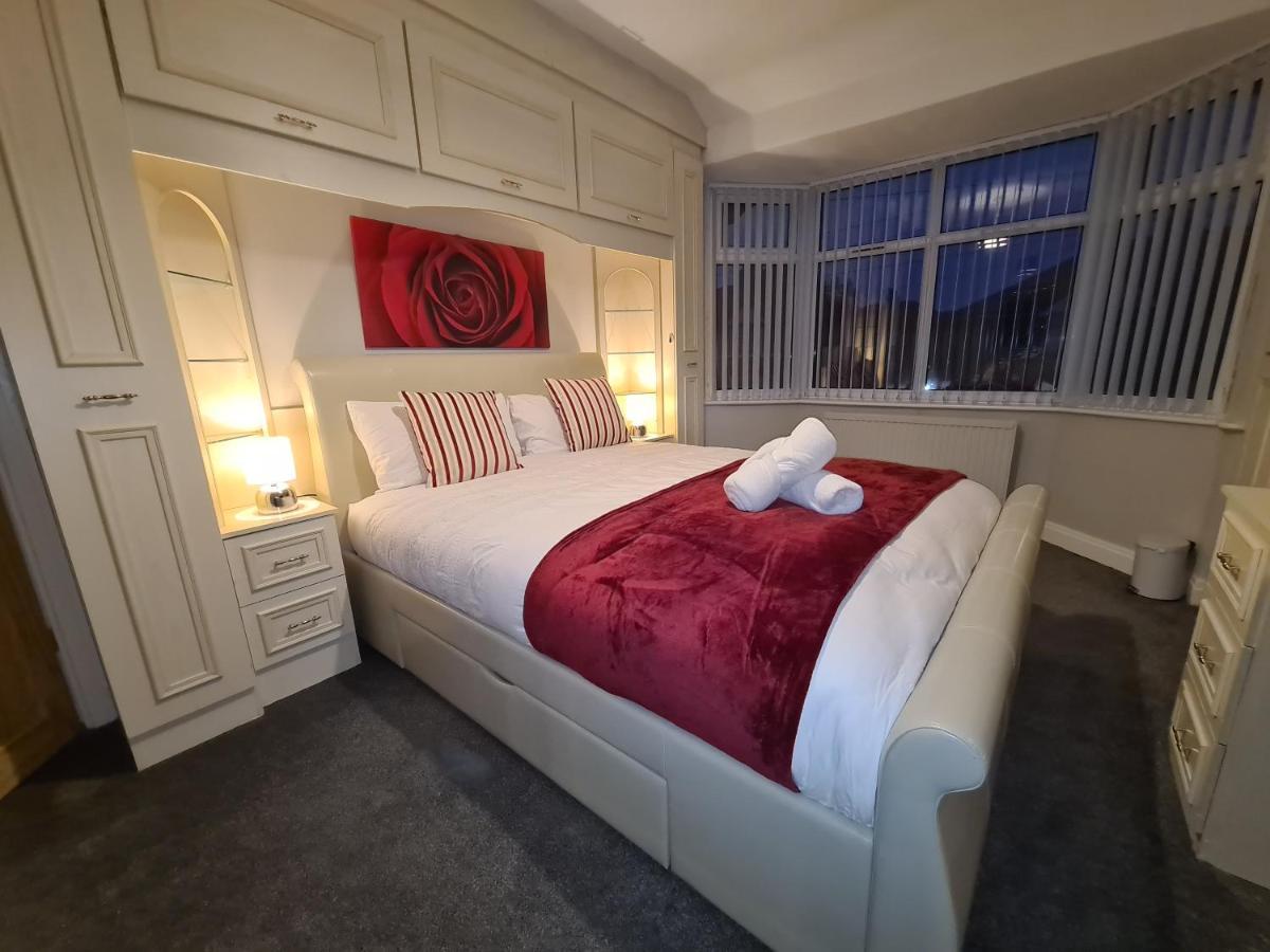 Stunning Holiday Home. Free Parking. Mánchester Exterior foto